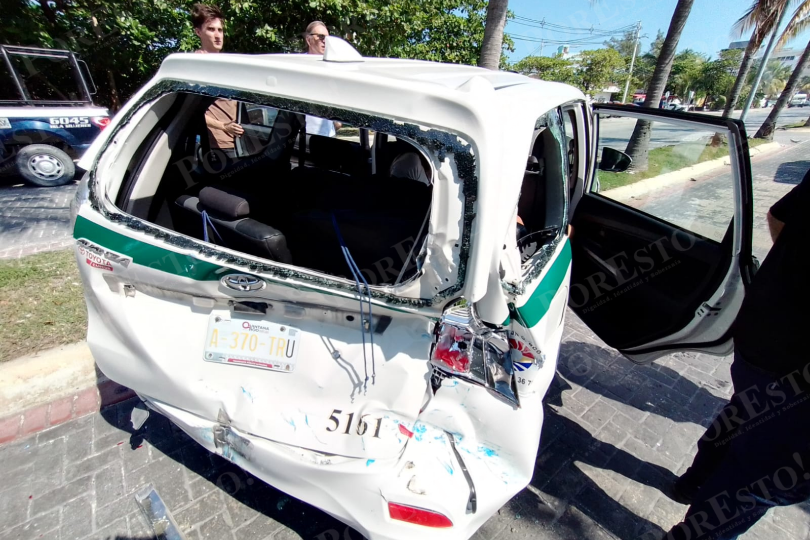 Autobús choca contra un taxi con turistas argentinos en Cancún; hay cuatro lesionados