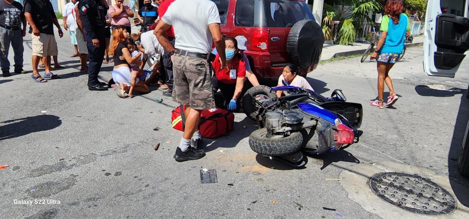 Conductor imprudente atropella a una madre y a sus hijos en Cozumel