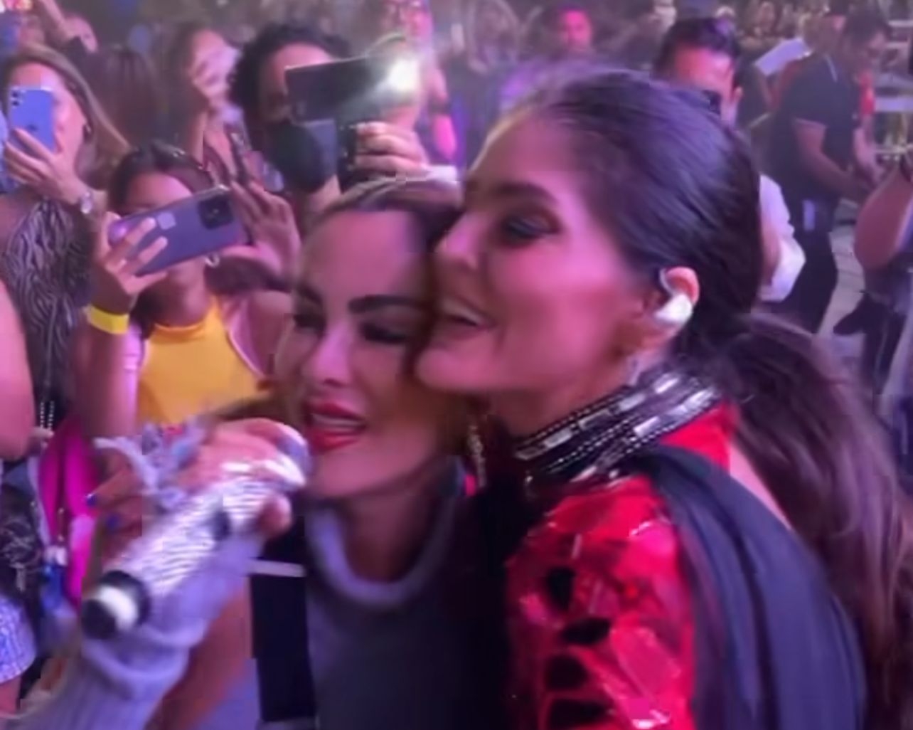 Así fue el palomazo de Ninel Conde y Ana Bárbara en el Carnaval de Cancún 2023: VIDEO
