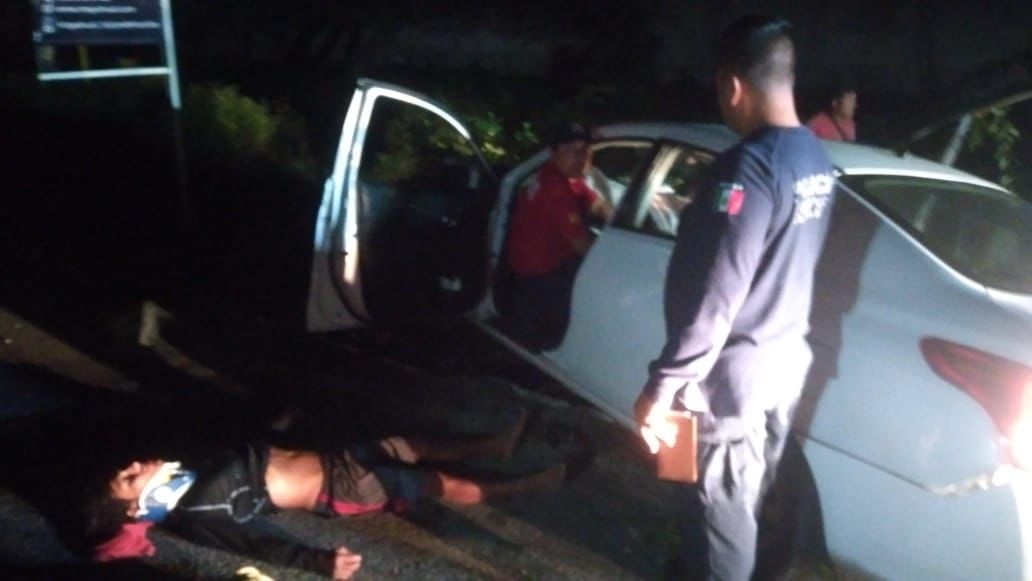 Dos personas lesionadas por fuerte accidente en la carretera Mahahual-Uvero, en Quintana Roo