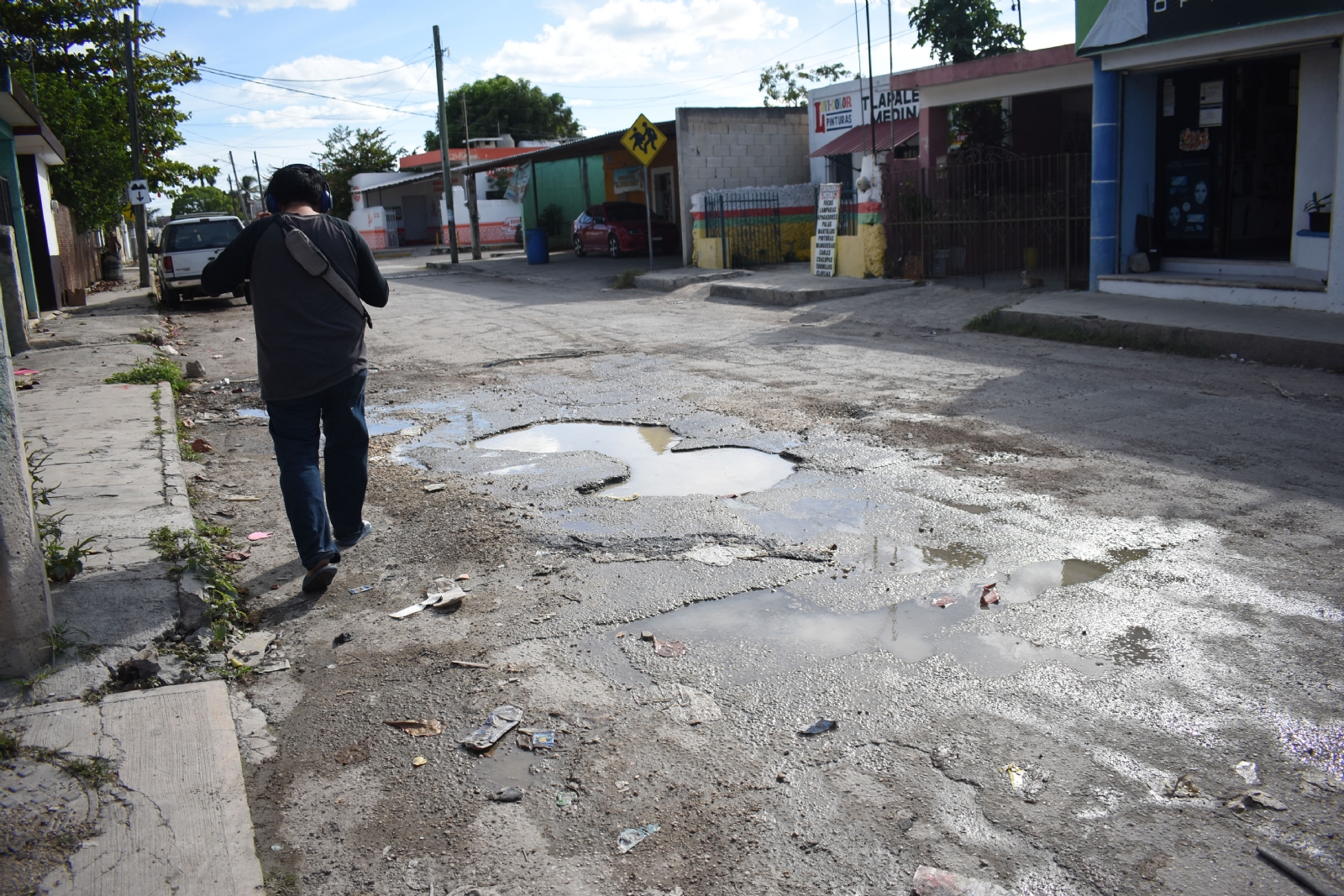 Gabriel Barragán comentó que la actual administración dice que el pago es en beneficio de los meridanos, y bajo su óptica no está obligada a pavimentar las calles