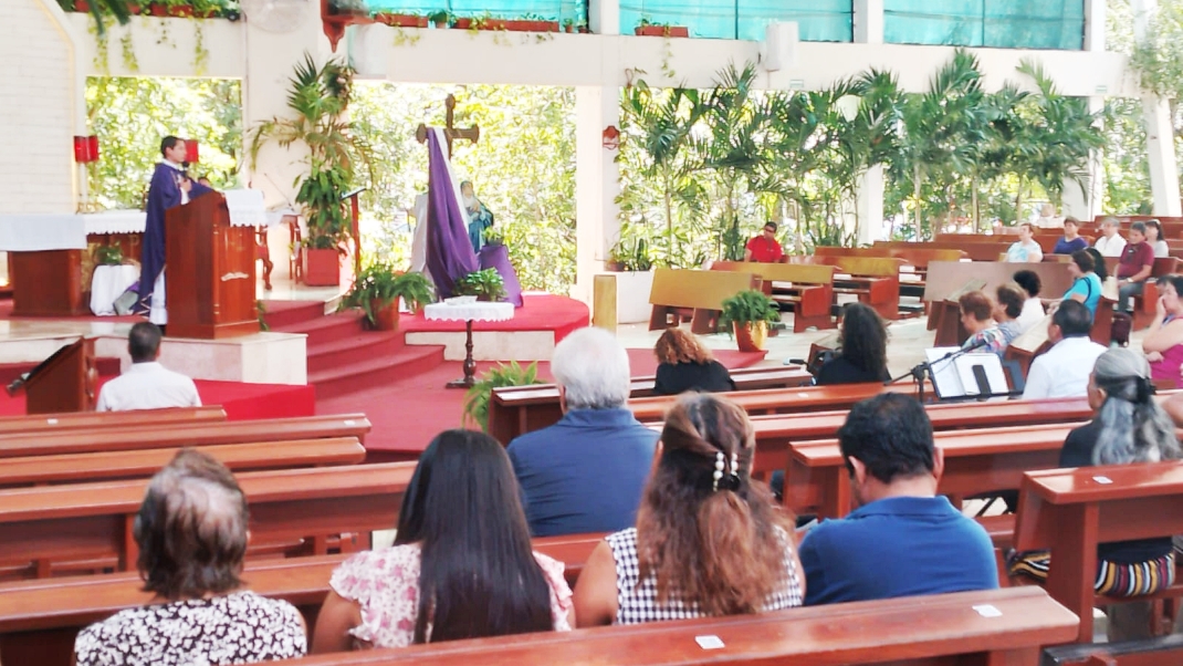 Católicos de Cancún reciben la cruz de ceniza ante el inicio de la Cuaresma: EN VIVO