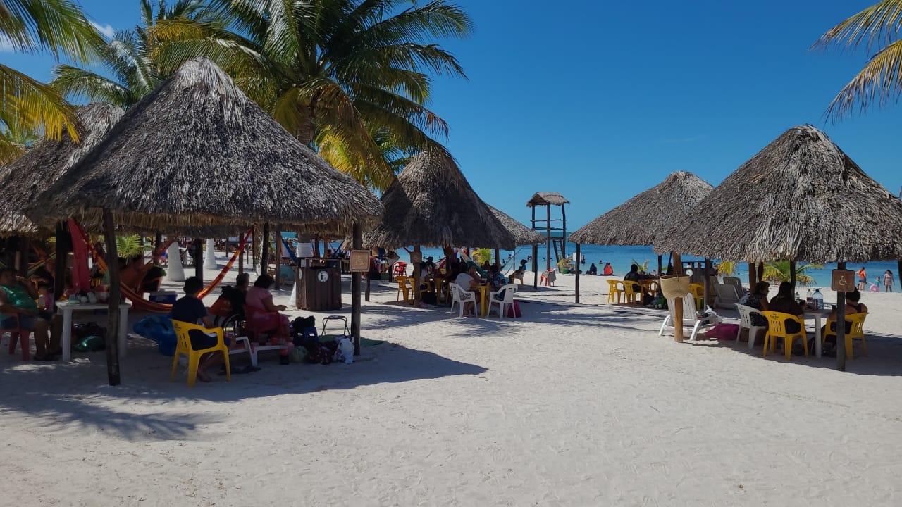 Se registra gran afluencia de visitas en Playa Bonita en Campeche