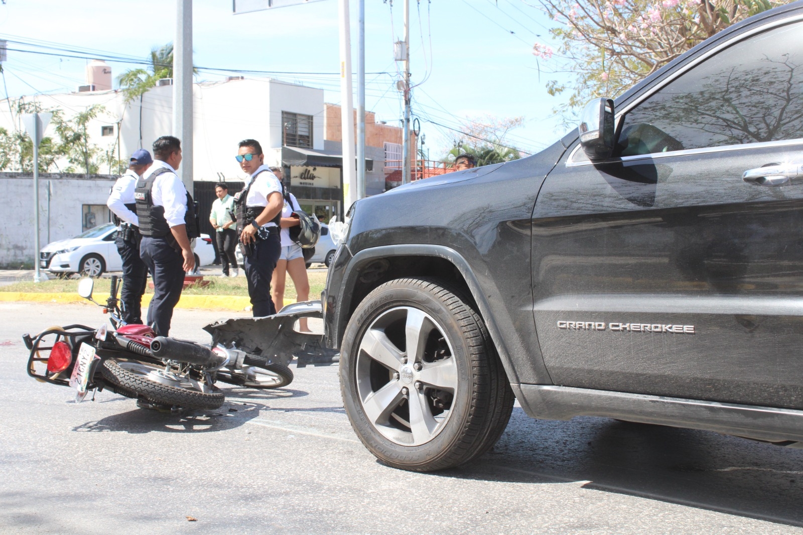 Conductor deja grave a un motociclista luego de atropellarlo en Campeche