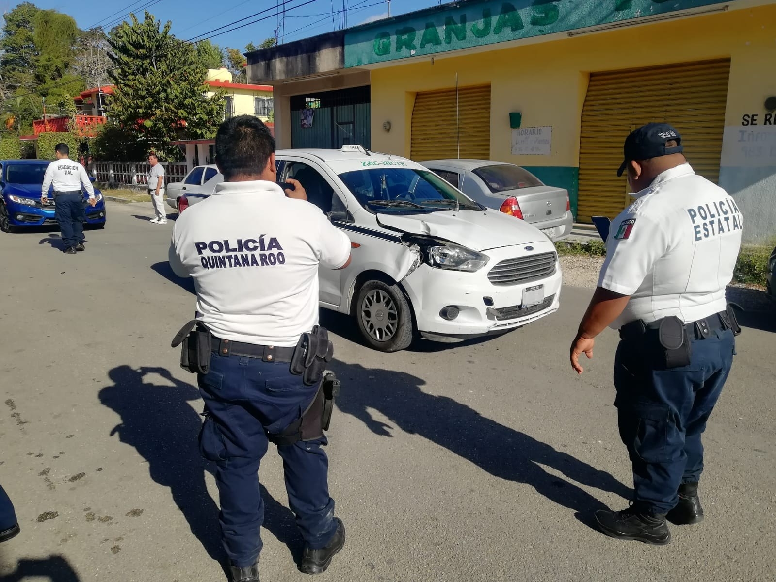 Taxista choca contra una camioneta en Felipe Carrillo Puerto; deja daños por 10 mil pesos