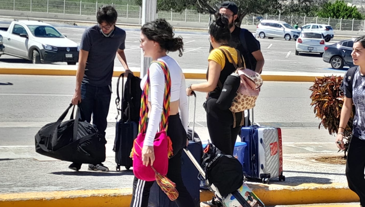 Elenco de 'Las Bravas', serie de HBO, satura vuelos en Campeche