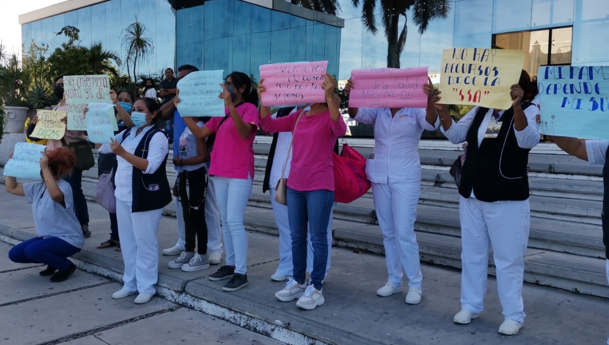 Médicos protestan por falta de pago en Campeche: 'La vocación no justifica la explotación'
