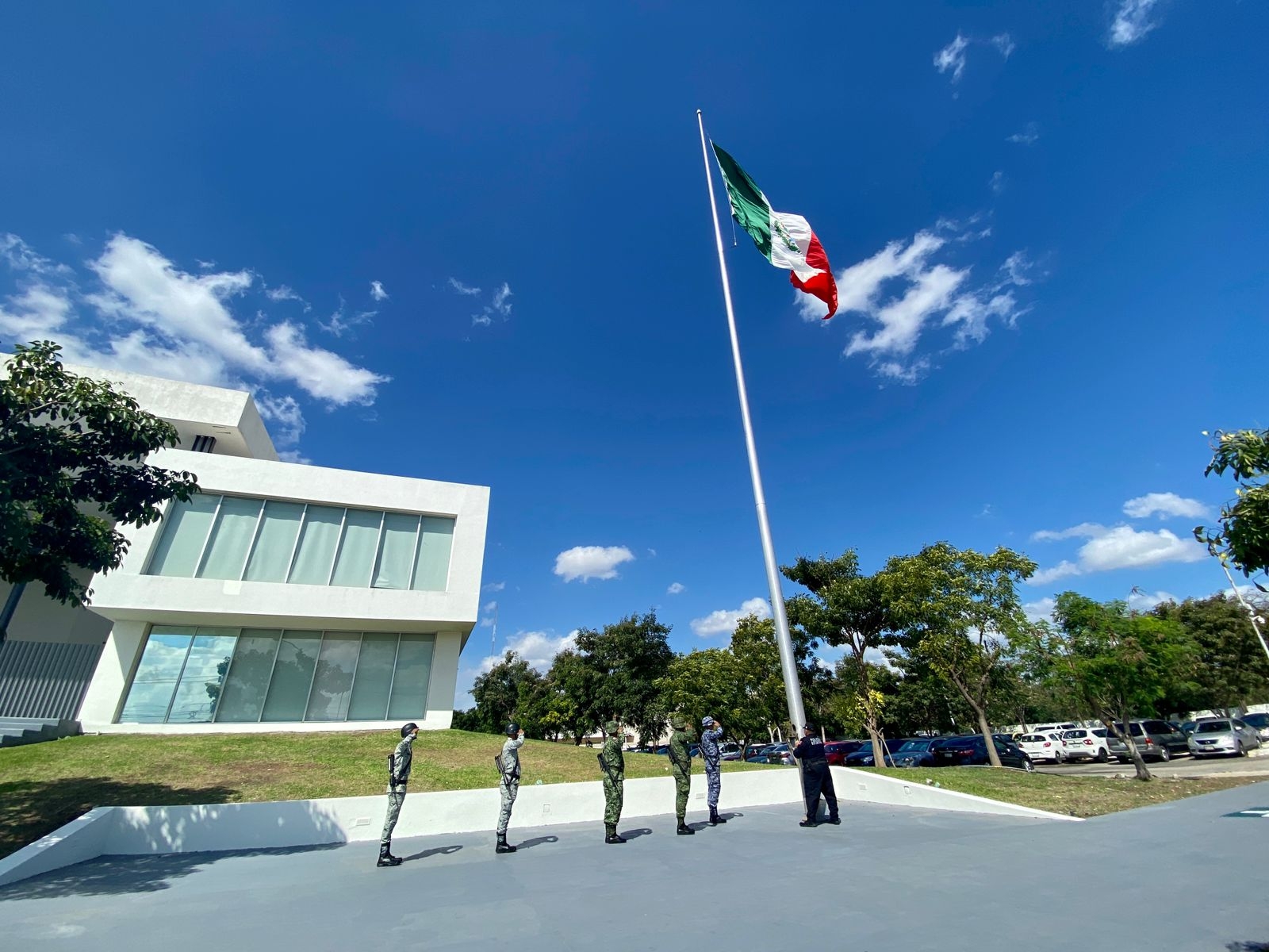 Con el Himno Nacional en maya, conmemoran el Día de la Bandera en el Congreso de Yucatán