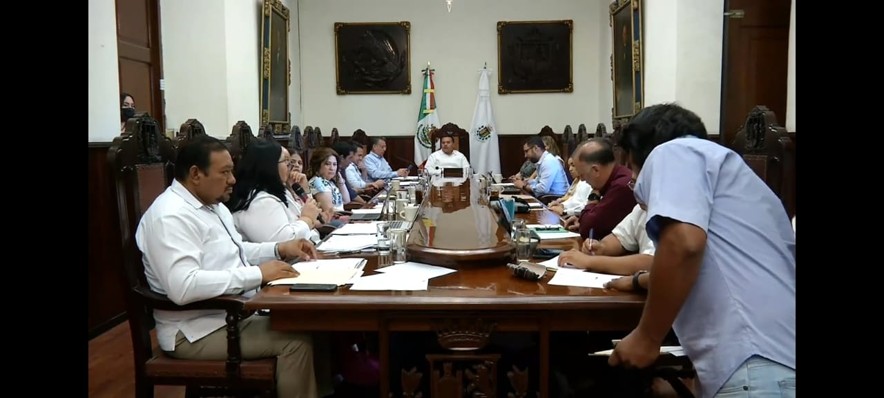 Renán Barrera saca de una reunión al Comisario de San José Tzal luego de encararlo