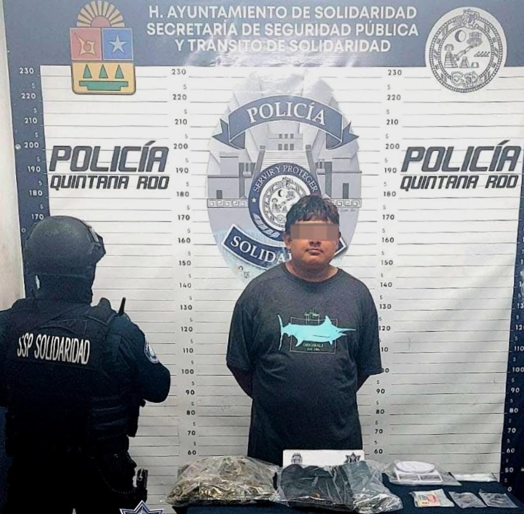 Detienen a dos narcomenudistas en Playa del Carmen; aseguran 130 dosis de drogas
