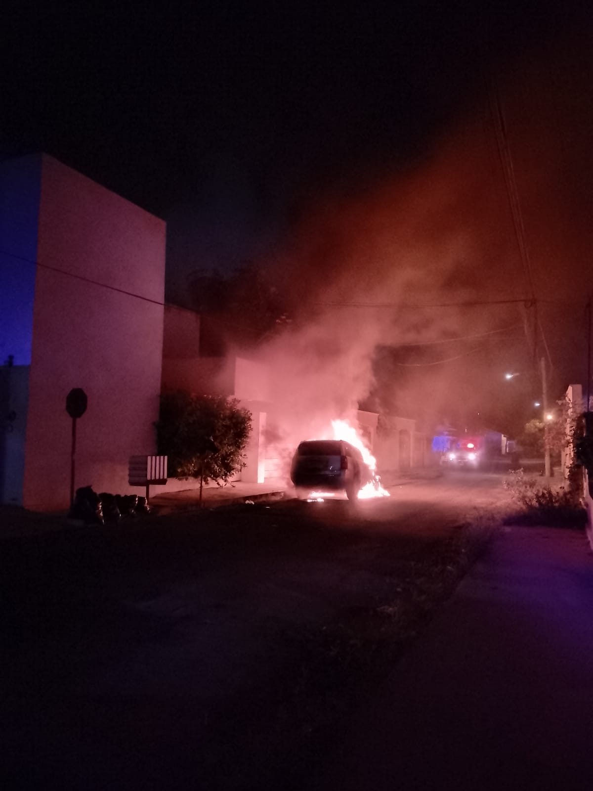 Pirómanos causan el incendio de una camioneta en Chetumal