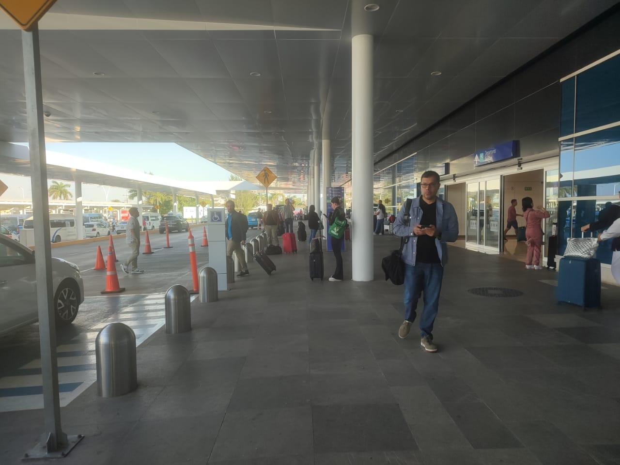 Pasajeros denuncian robo de dos laptops en el aeropuerto de Mérida