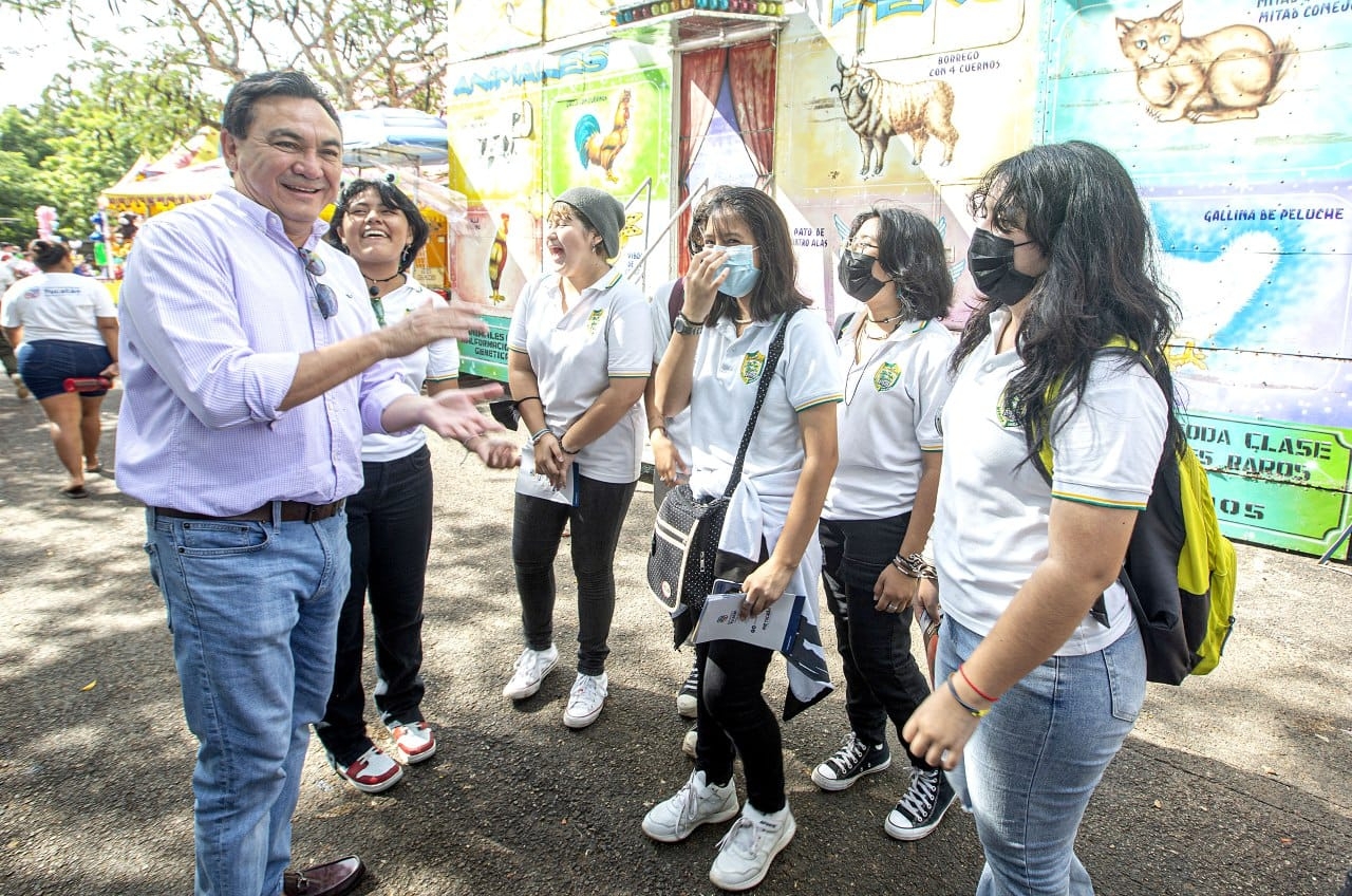 Liborio Vidal, secretario de Educación de Yucatán, promueve oportunidades para los jóvenes