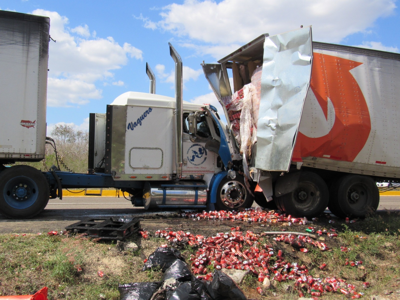 Conductor dormita y provoca choque de tráileres en la vía Mérida-Campeche