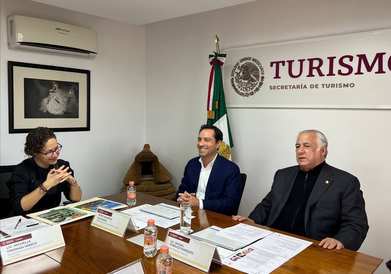 Mauricio Vila revisa el avance de obras en Yucatán con funcionarios federales