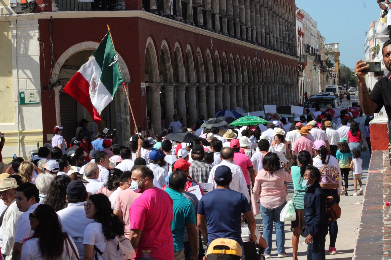 Ricardo Medina, presidente del PRI en Campeche, señaló que las protestas son por la falta de atención del Gobierno