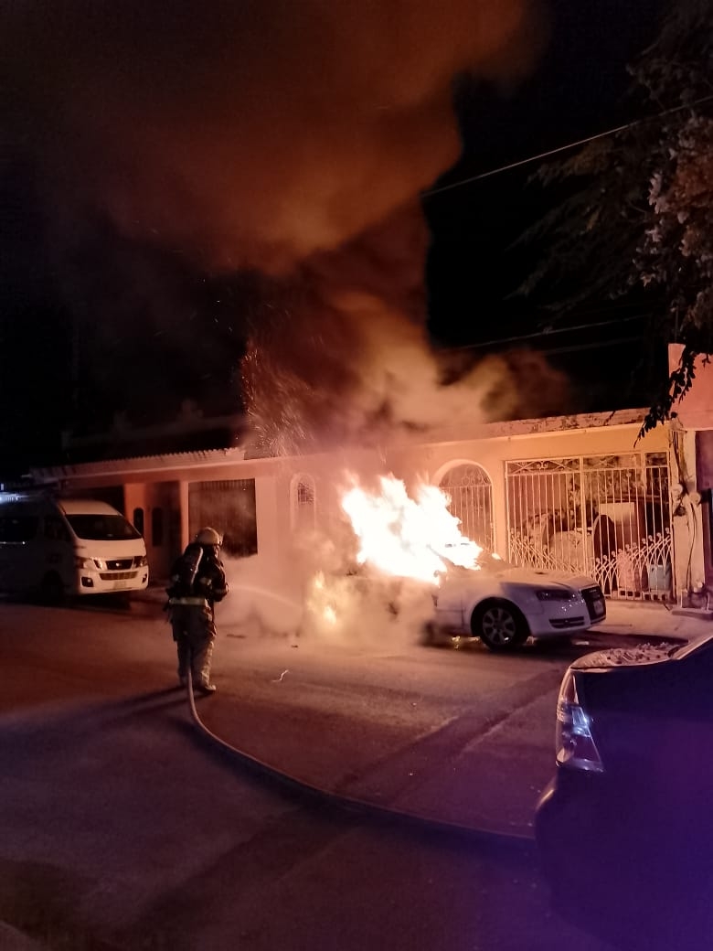 Pirómanos provocan incendio vehicular en Chetumal