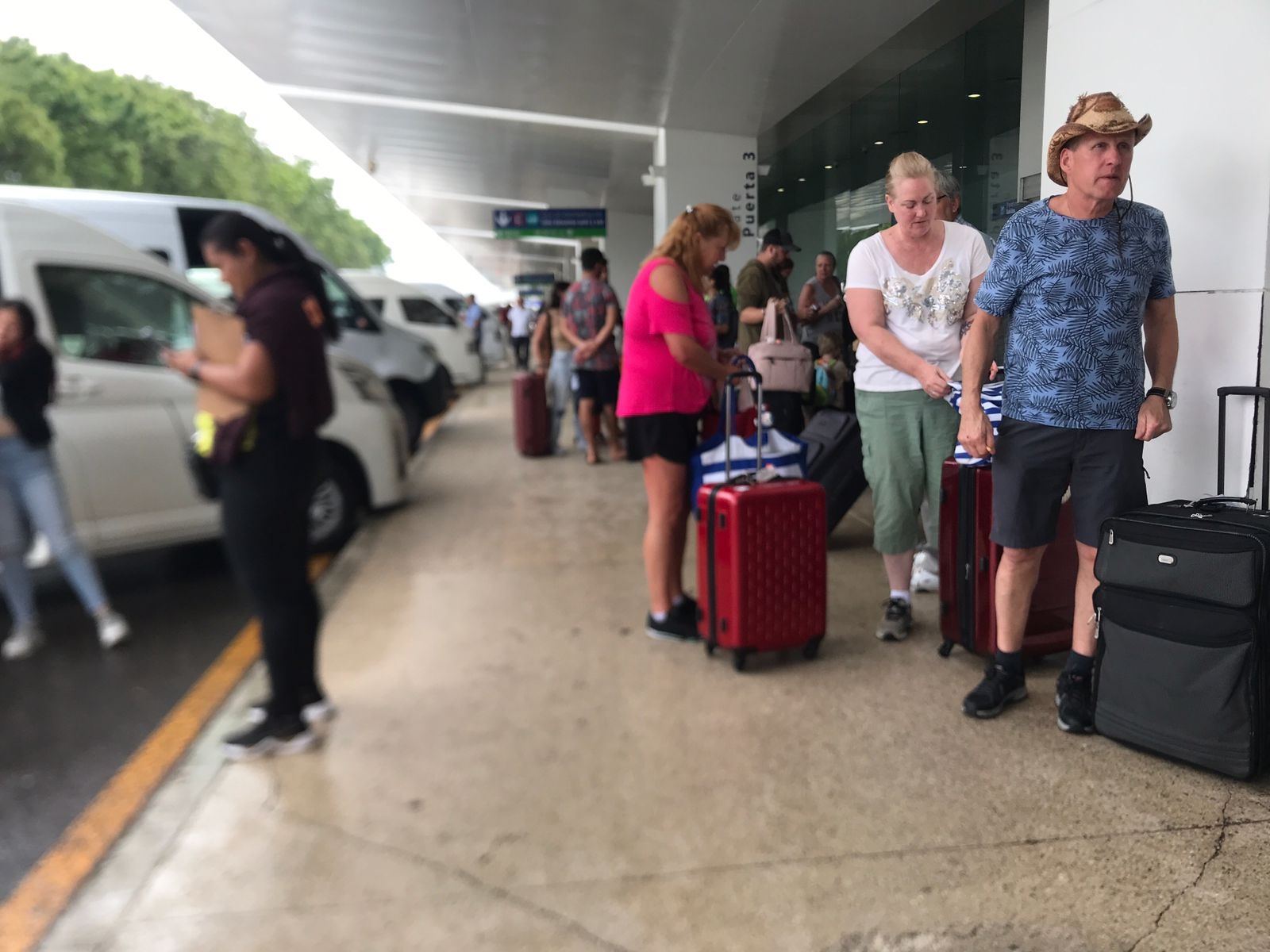 Se registra buena afluencia se registra en aeropuerto de Cancún: EN VIVO