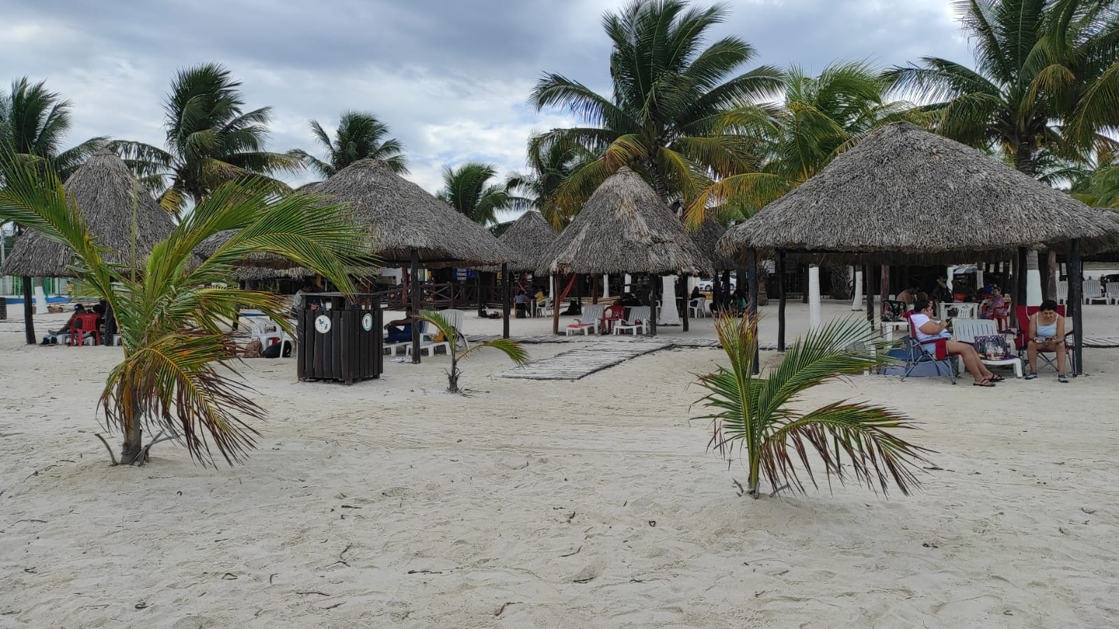 Pocos turistas decidieron visitar Playa Bonita este lunes