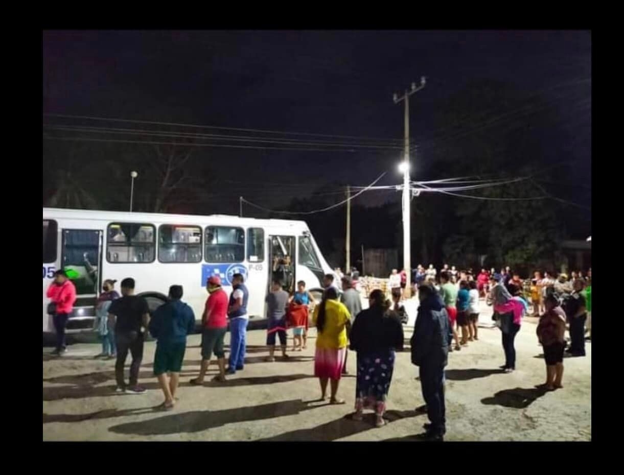 Pobladores retienen autobús de Protur por negarse a dar servicio en Bethania, Campeche
