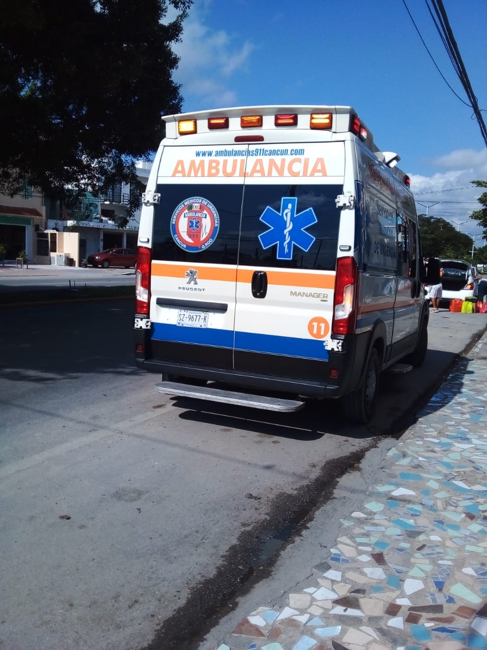 Conductor imprudente causa accidente vial en Playa del Carmen