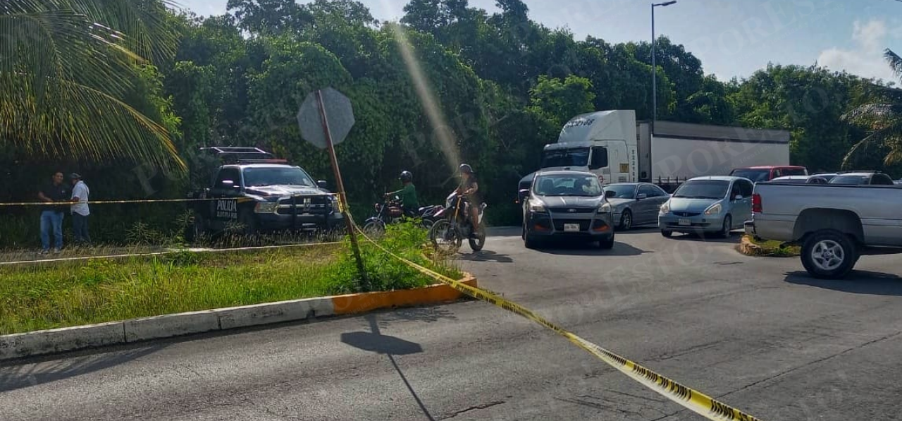 Hallan cadáver embolsado en la carretera Punta Sam en Cancún