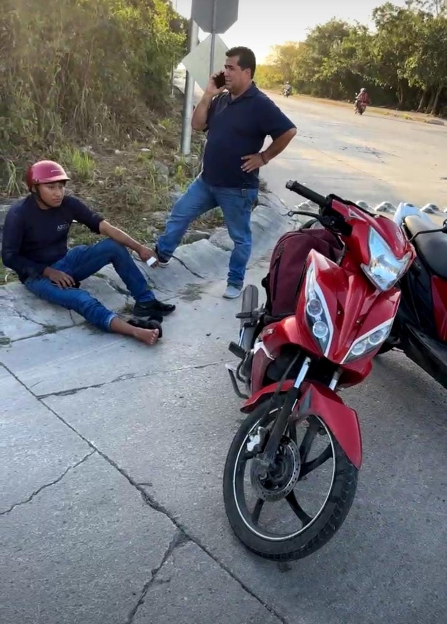 El motociclista presentó una lesión en el pie derecho, pero que no requirió hospitalización