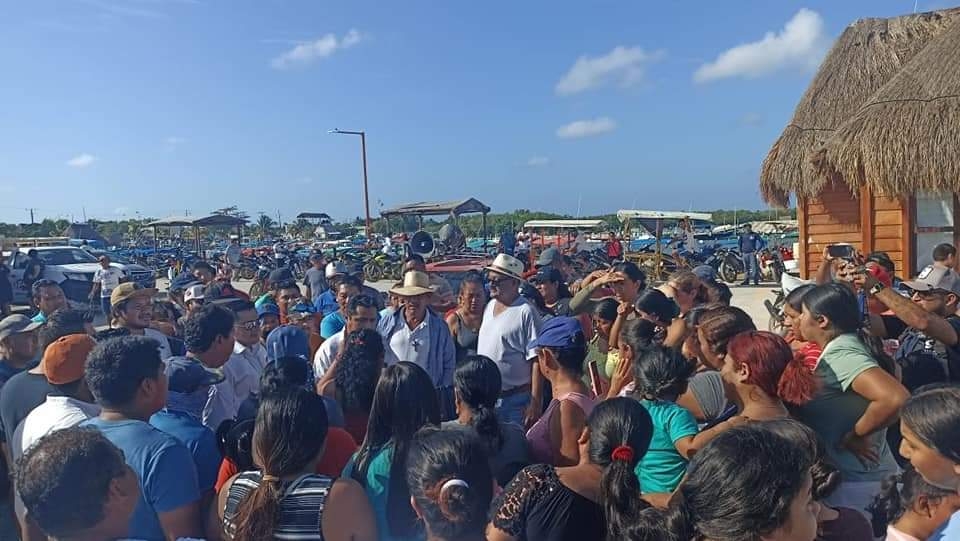 Lázaro Cárdenas: Habitantes de Chiquilá protestan en contra de la CFE