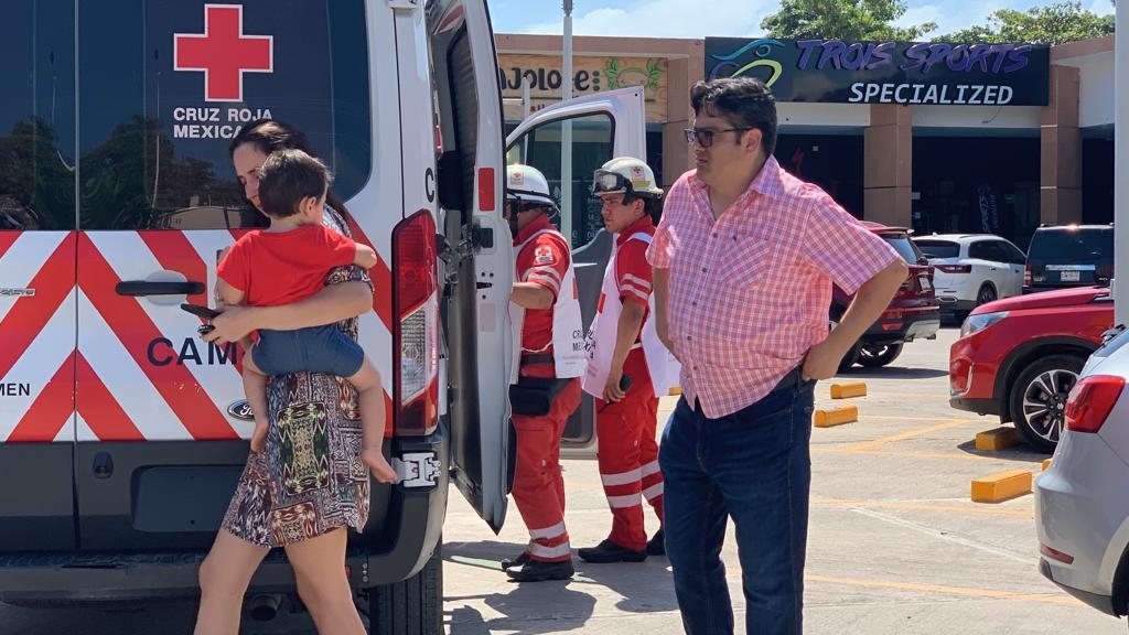 Niño de 2 años queda atrapado en una camioneta en Ciudad del Carmen
