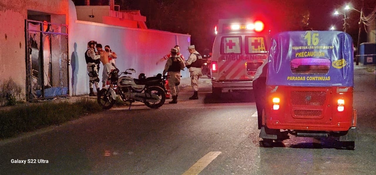 ¡Mil maneras de morir! Motociclista de Cozumel termina enredado entre cables