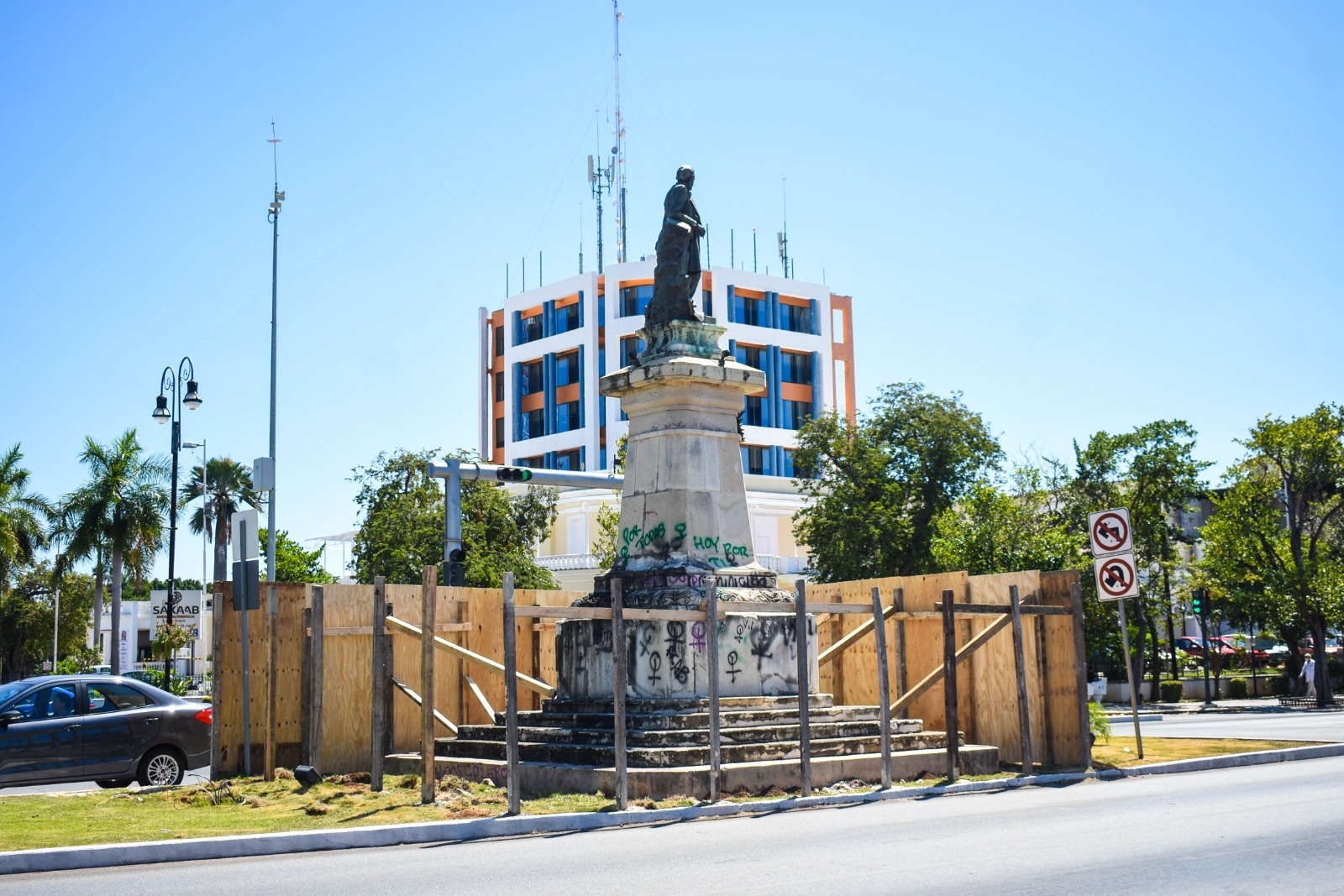 Los monumentos fueron pintados hace dos años durante el 8M en Mérida