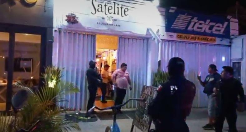 Atacan a balazos bar en Tulum y hieren a un mesero