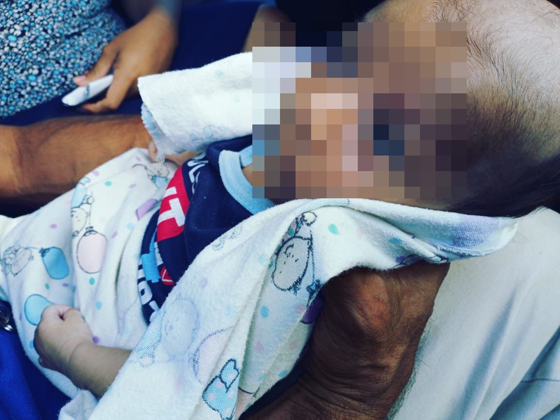 Rescatan a bebé que era regalado en la vía pública en Cancún