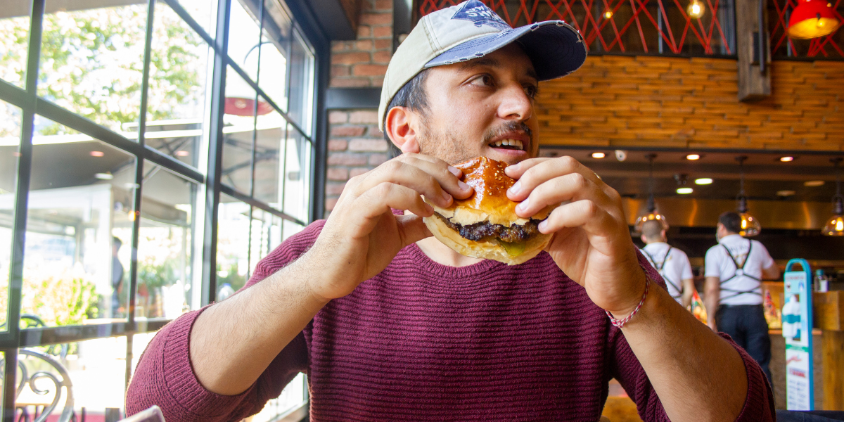 Hombre baja de peso sólo comiendo hamburguesas de McDonald´s ¡El reto de los 100 días!