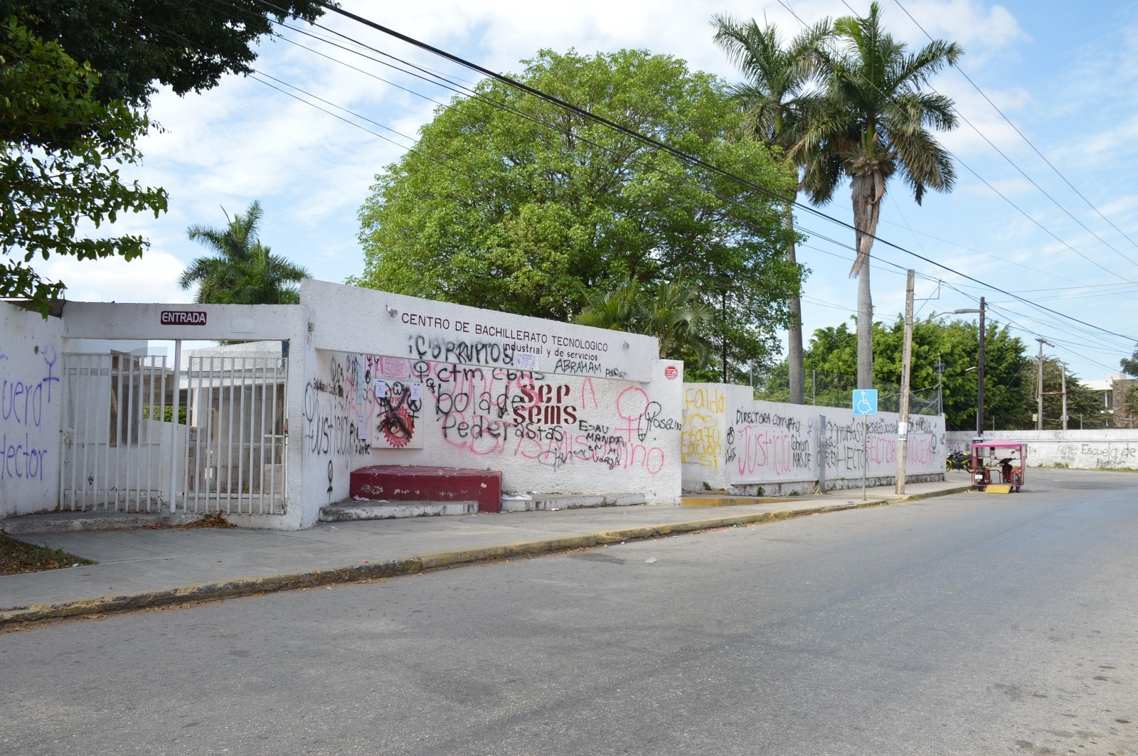 Alumnas del CBTIS 9 de Campeche denuncian amenazas de la Directora por exponer casos de acoso