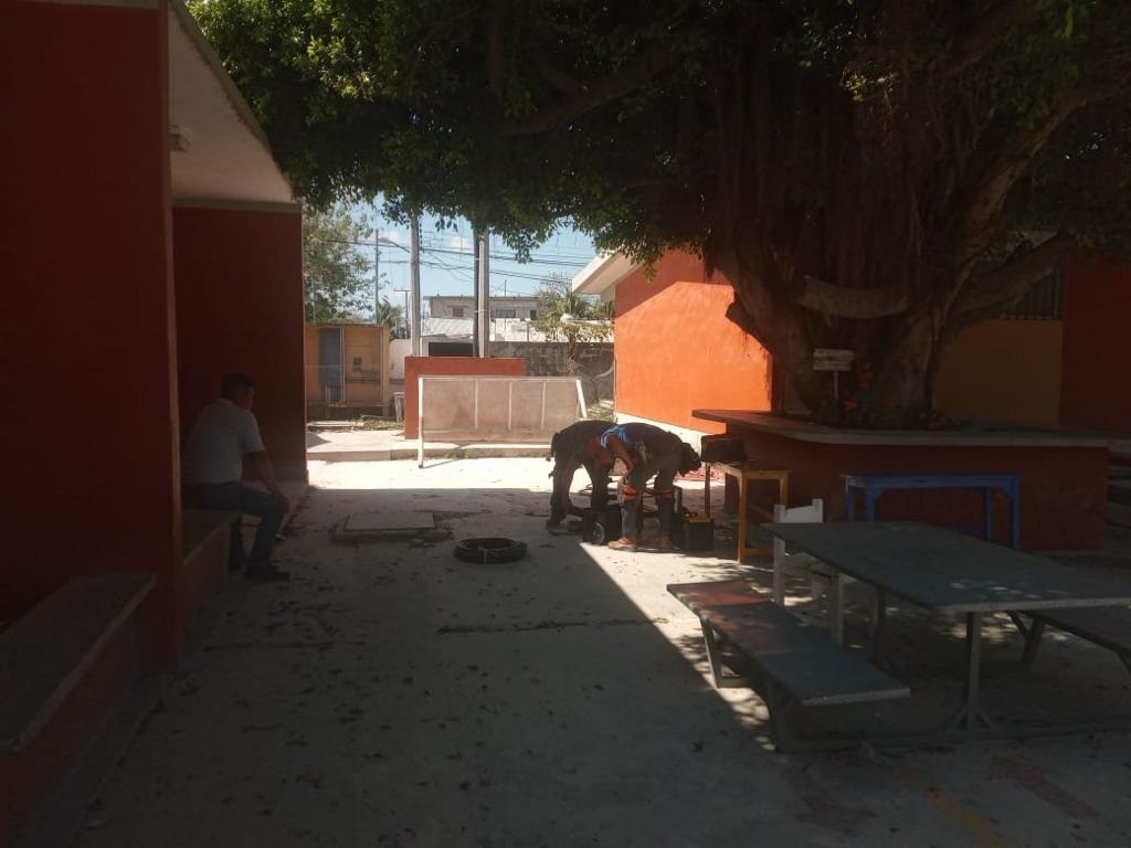Reinstalan energía eléctrica en primaria 'Juan Pacheco Torres' de Escárcega