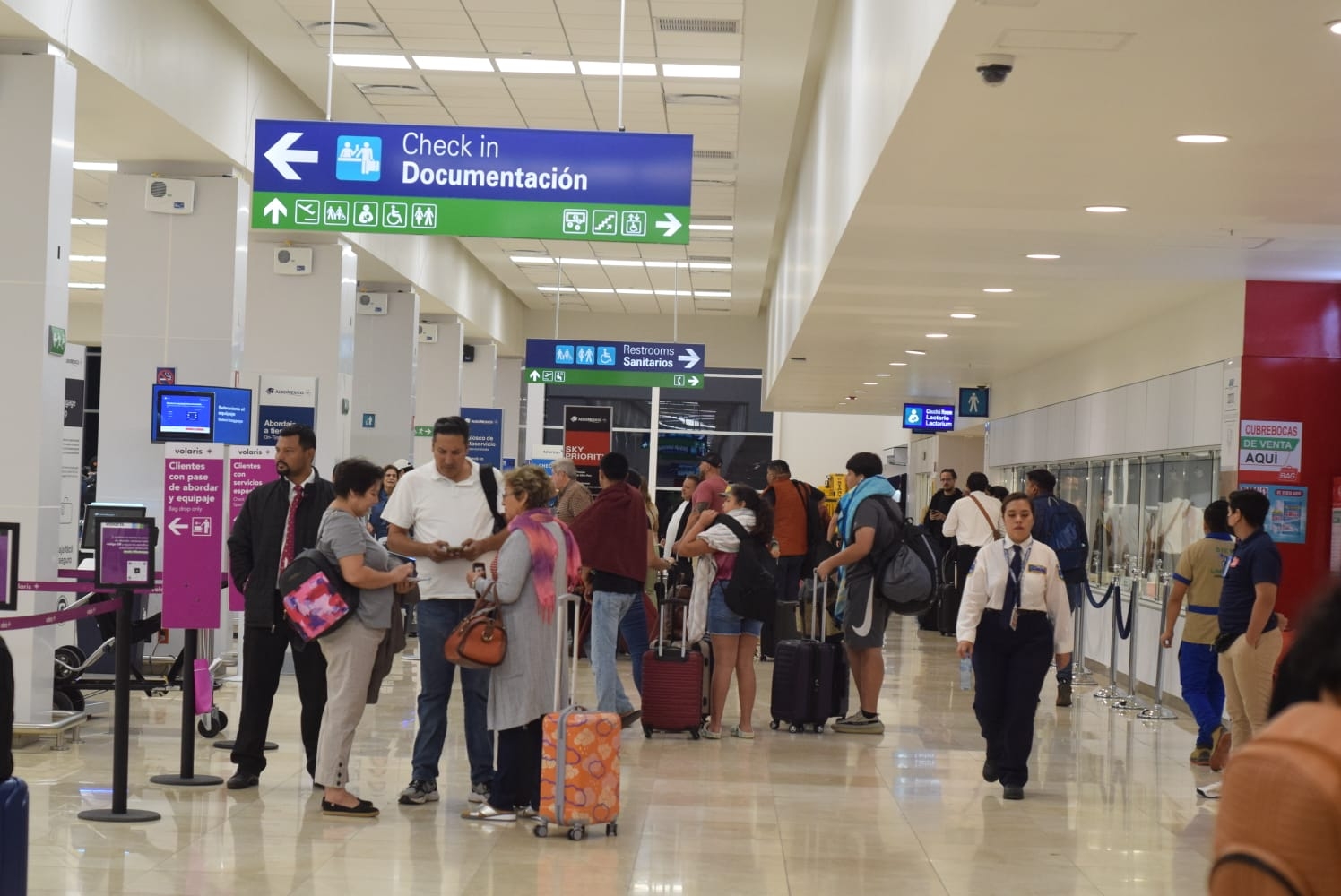 Retraso de VivaAerobus permite que 10 pasajeros no pierdan el vuelo Mérida-Veracruz