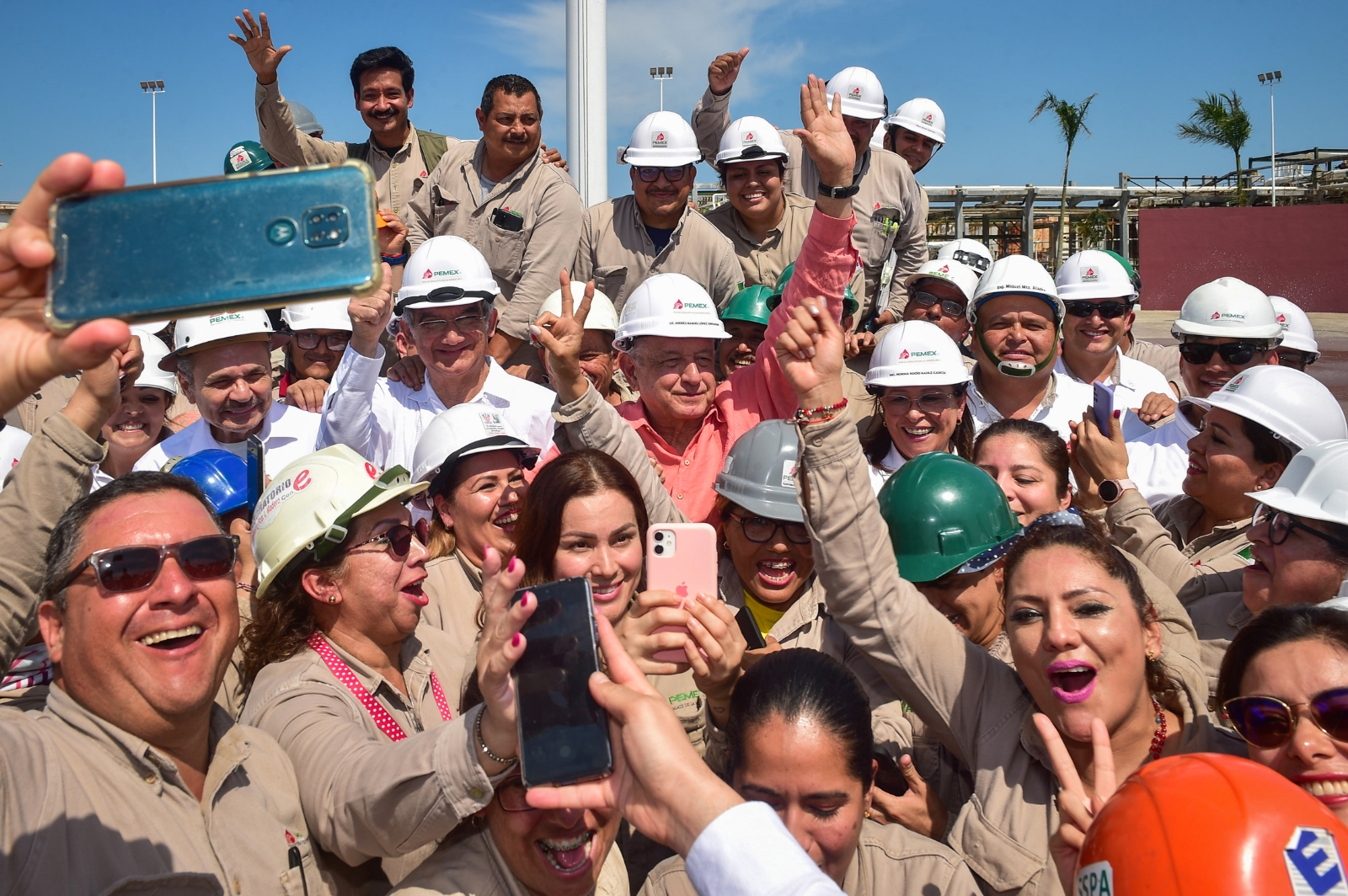 AMLO destaca labor de los trabajadores de Pemex durante su visita a Veracruz