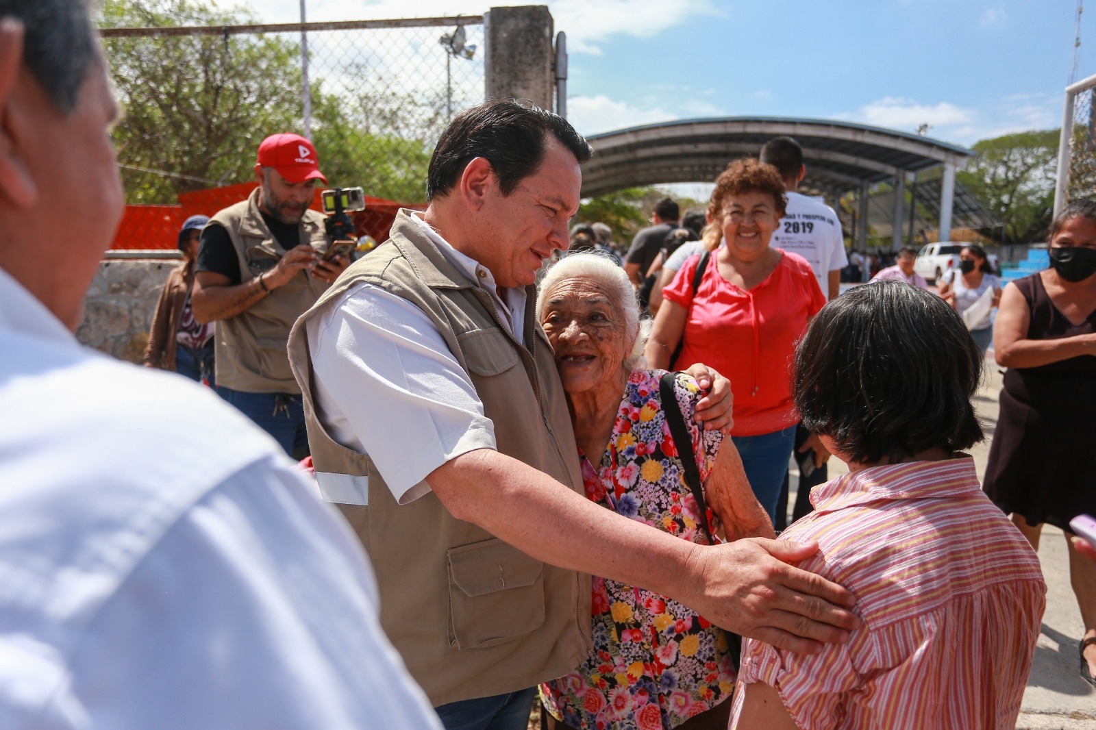 Joaquín Díaz Mena entrega a más de 800 personas con discapacidad Pensión Bienestar en Mérida