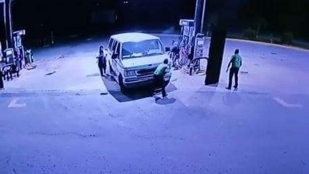 A balazos, guardia de seguridad frustra asalto en una gasolinera en Tulum