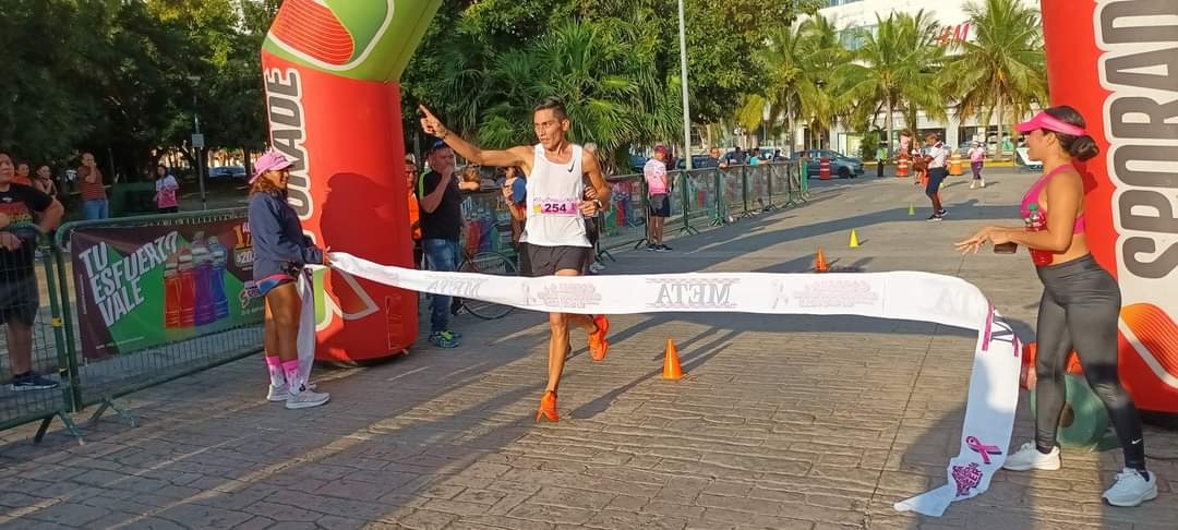 Más de 450 atletas se sumaron a la carrera en Cancún