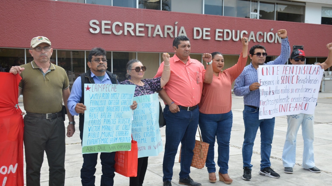 CNTE Campeche presiona para reinstalar a 10 maestros cesados por la Reforma Educativa de Peña