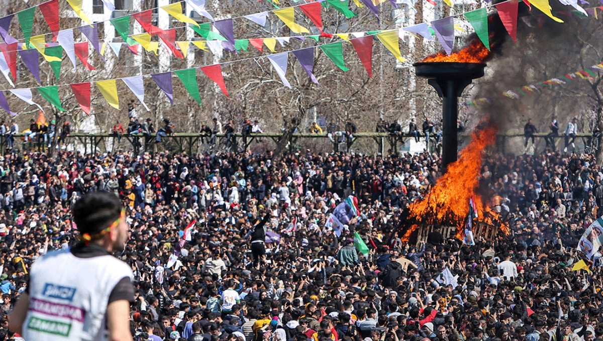 Entre hogueras, Turquía celebran la llegada de la Primavera y el Año Nuevo