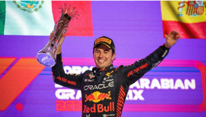 Confirman a 'Checo' Pérez como piloto de Red Bull para la próxima temporada