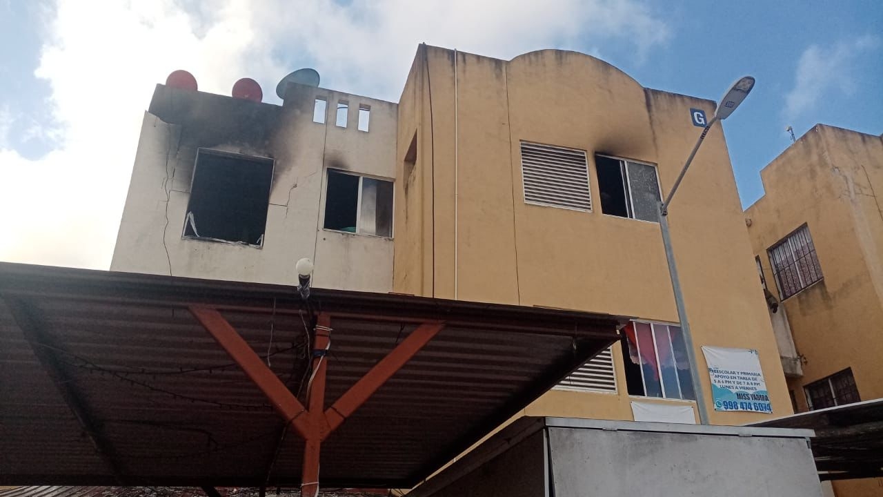 Se incendia un departamento en Paseos del Mar, en Cancún