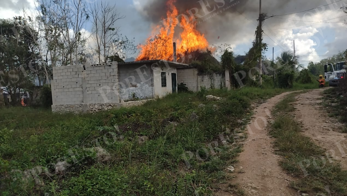 La demora de la llegada de los cuerpo de bomberos y Protección Civil causó molestias entre los habitantes