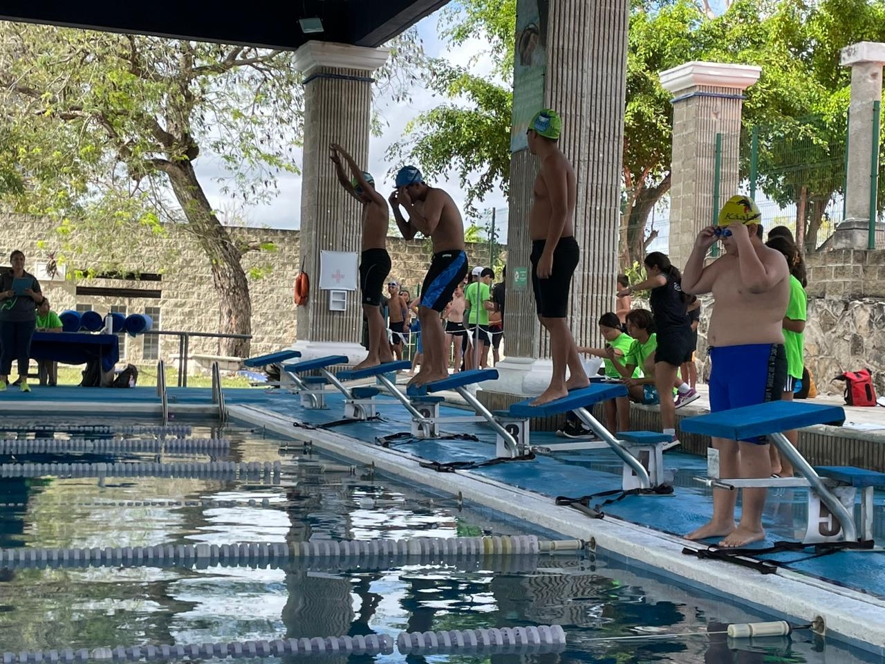 Nuevas generaciones de natación en Cancún intentan clasificar en el Circuito de Iniciación