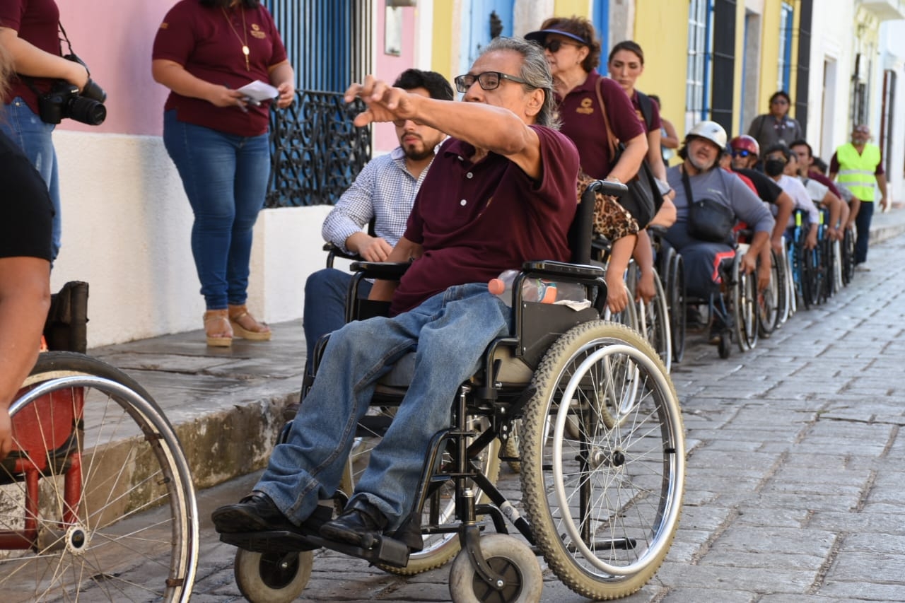 En Campeche, personas con discapacidad exigen sanciones para choferes que bloqueen accesos