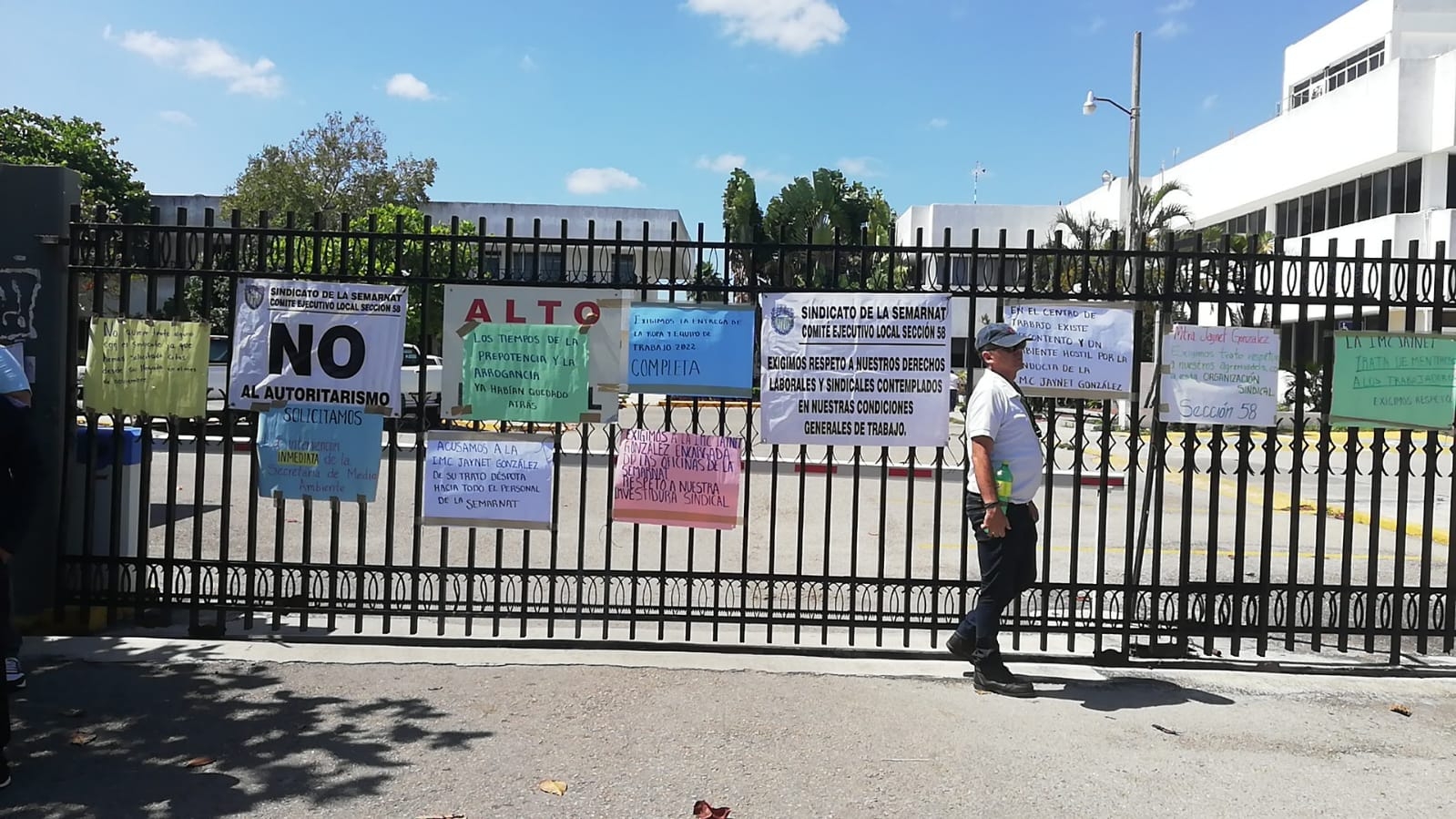 Sindicalizados denuncian abusos laborales de la Semarnat en Mérida
