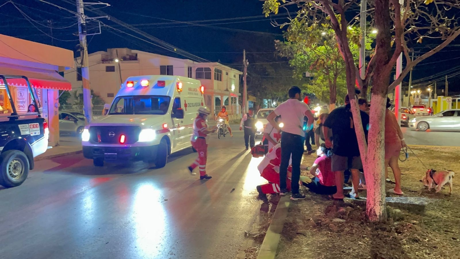 Chofer distraído atropella a una joven sobre un paso peatonal en Campeche